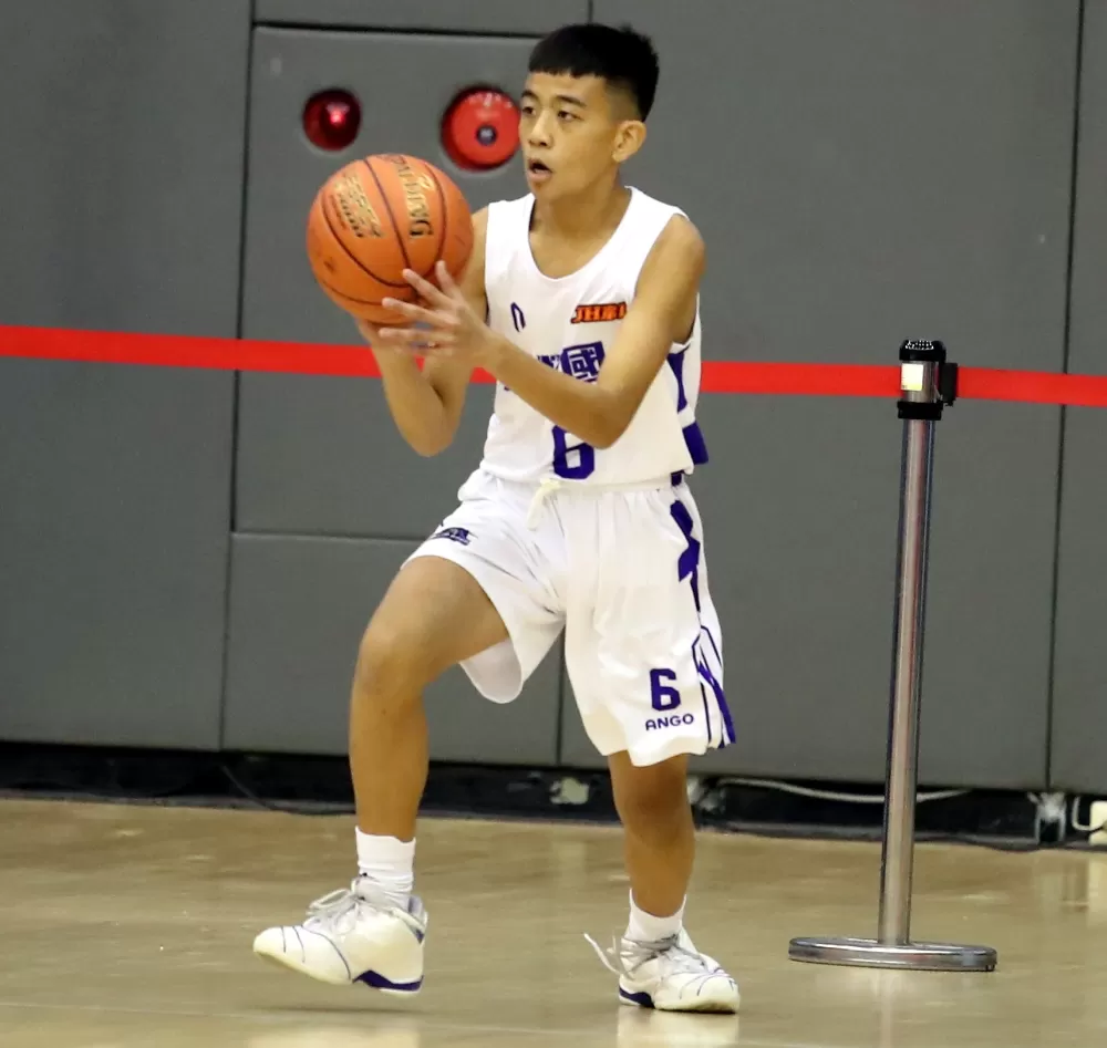 HBL冠軍教練泰山廖文彬愛兒光榮後衛廖祥佑，最後1分20秒替補上場飆進致勝三分彈氣走大成 。大會提供。