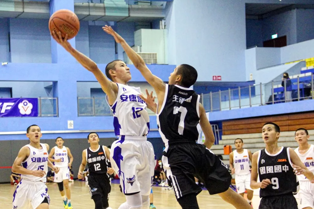 安康「一哥」查傑切入強攻拿14分。大會提供。下同。