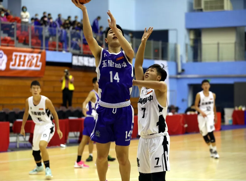 玉里中鋒連捷搶下生涯最高的20籃板含7個進攻籃板。大會提供。