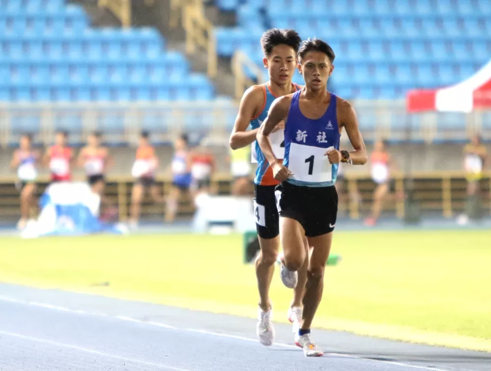 新社高中田睿祥(前)破大會。林嘉欣/攝影。