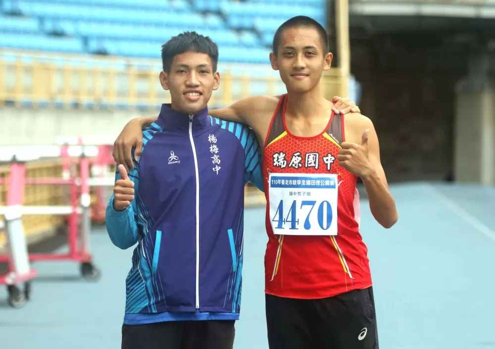 「阿寶」吳育廷(右)和哥哥吳育成 。林嘉欣/攝影。