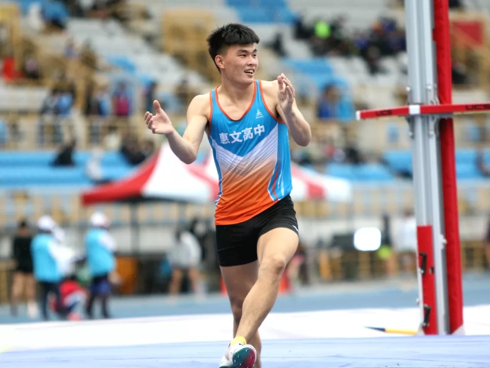 林琮憲開心打破高懸11年的U20全國紀錄。林嘉欣/攝影。