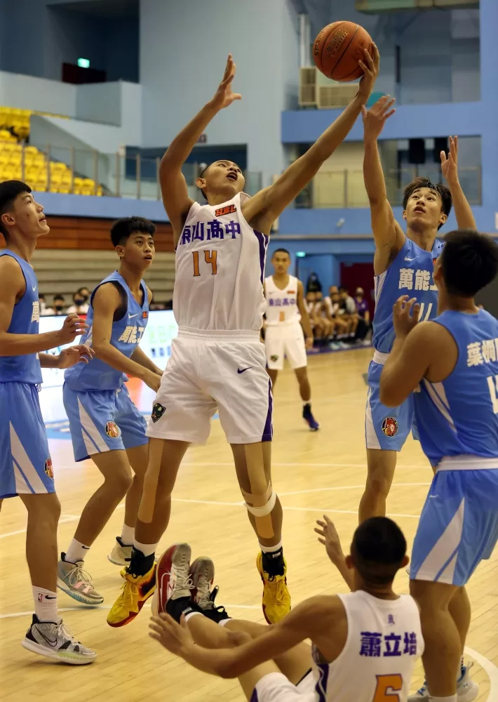 東山第一長人許展瑚禁區大殺。大會提供。下同。