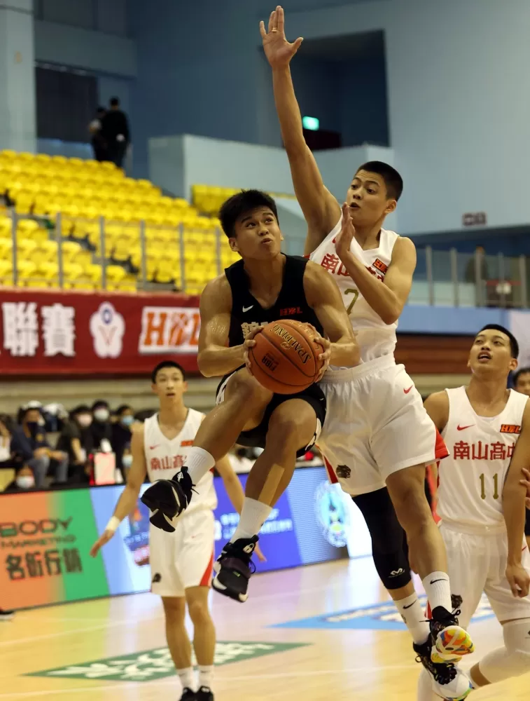 替補18分鐘飆28分扮板凳暴徒的南山葉惟捷攻守俱佳。大會提供。下同。