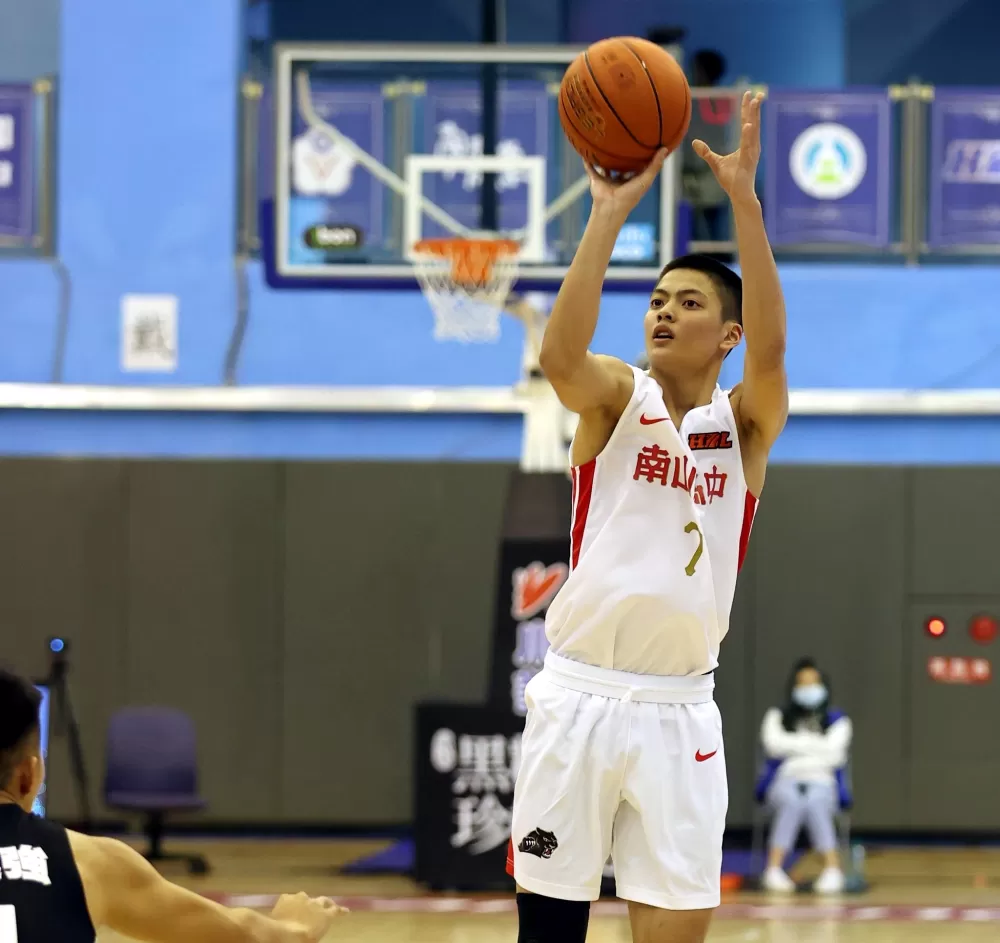 南山葉惟捷最擅的招牌三分球。