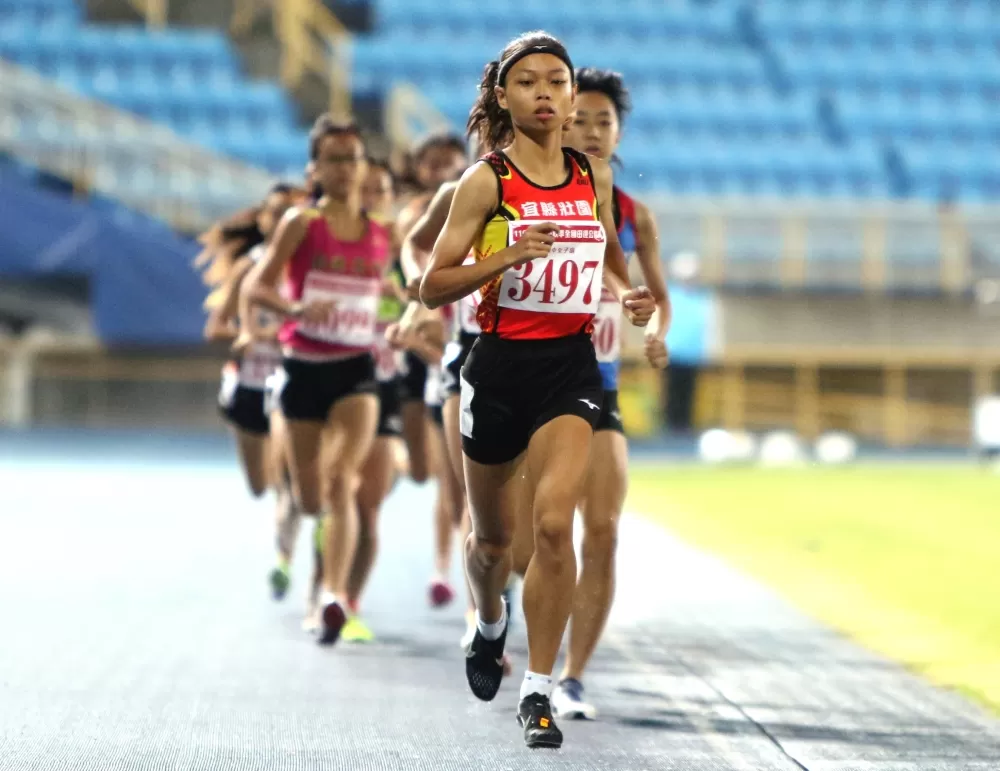 壯圍國中陳潔安(前)預賽就破大會,林嘉欣/攝影。