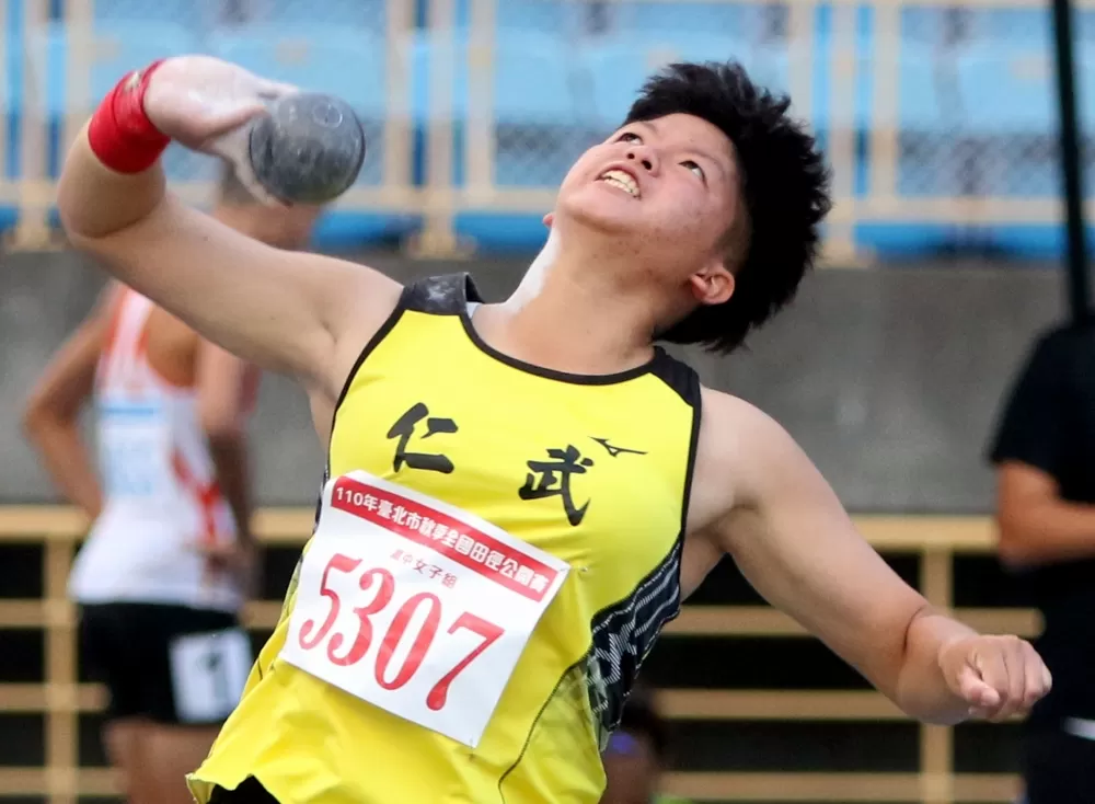 高女鉛球仁武高中趙翊亘破大會。林嘉欣/攝影。