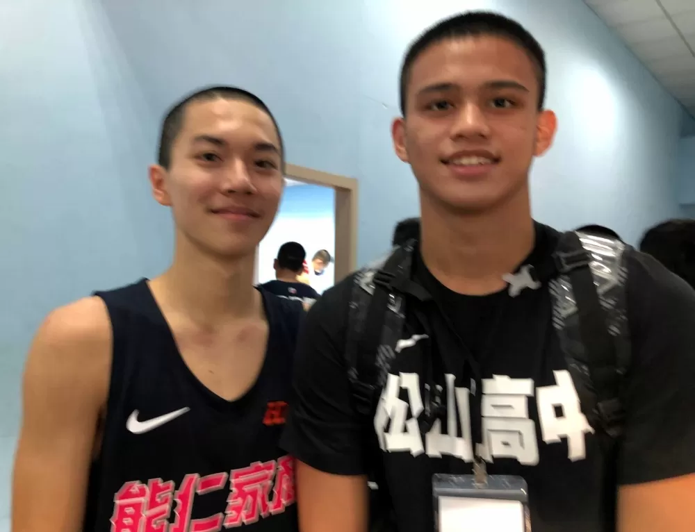 108學年大倫國中在JHBL封王的雙衛能仁林明瑋（左）、松山邱翊安現各為其主。