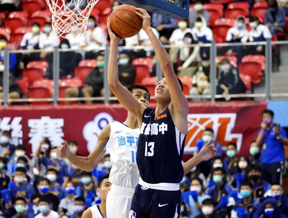 東泰中鋒胡晉豪禁區大殺。