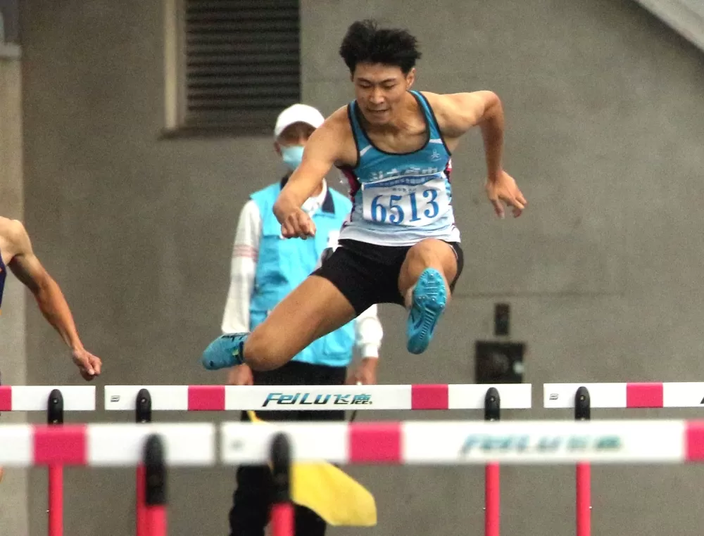 斗六高中林硯楷53.05得銀也破大會,林嘉欣/攝影。