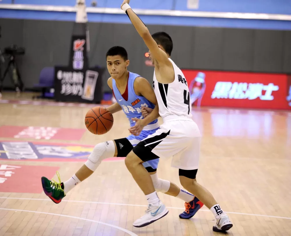 治平、成功貼身攻防沒在讓。大會提供。下同。