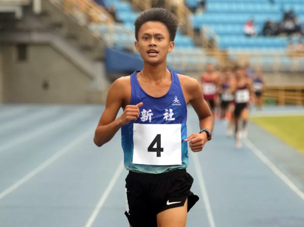 田睿祥(前)躍居高一5000公尺首傑。林嘉欣/攝影