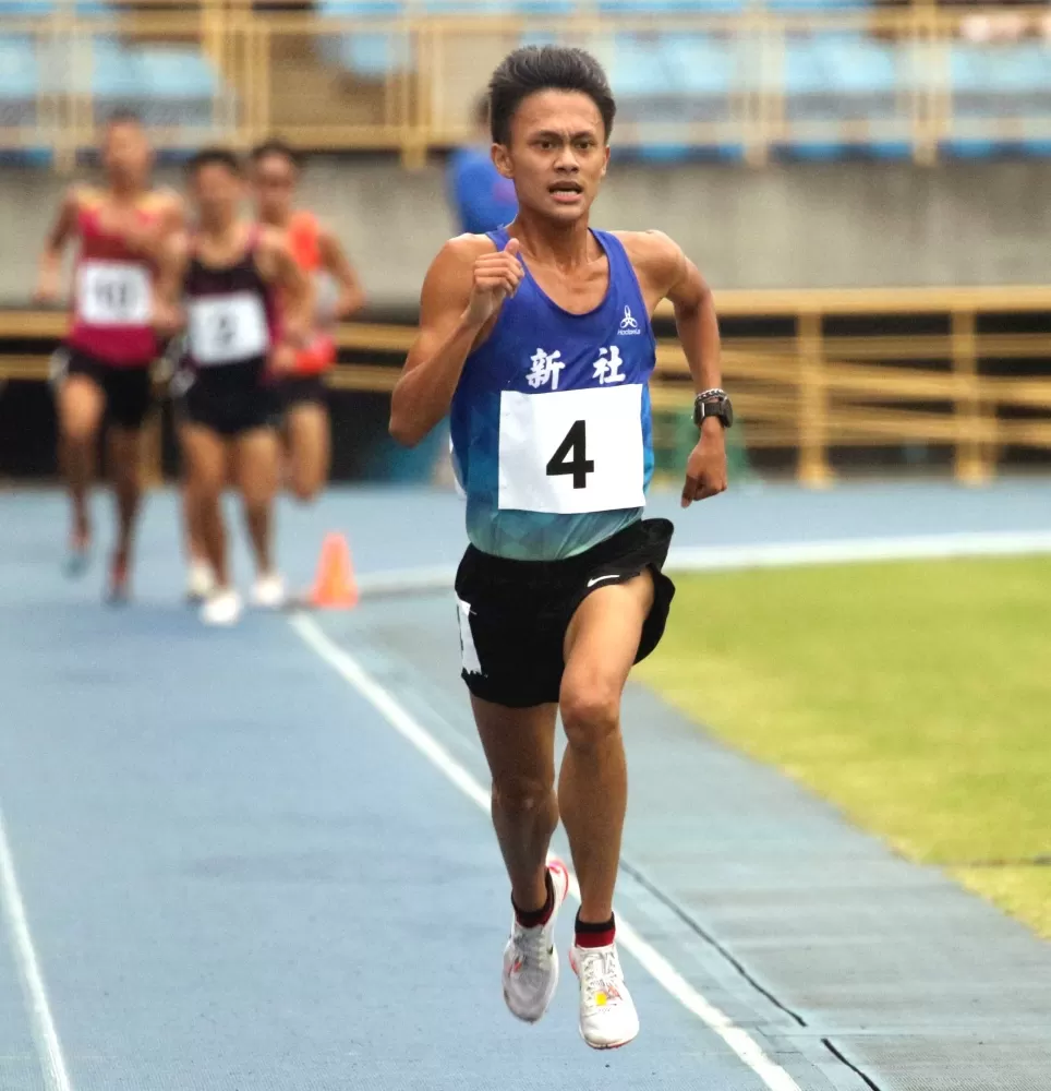 田睿祥(前)躍居高一5000公尺首傑。林嘉欣/攝影