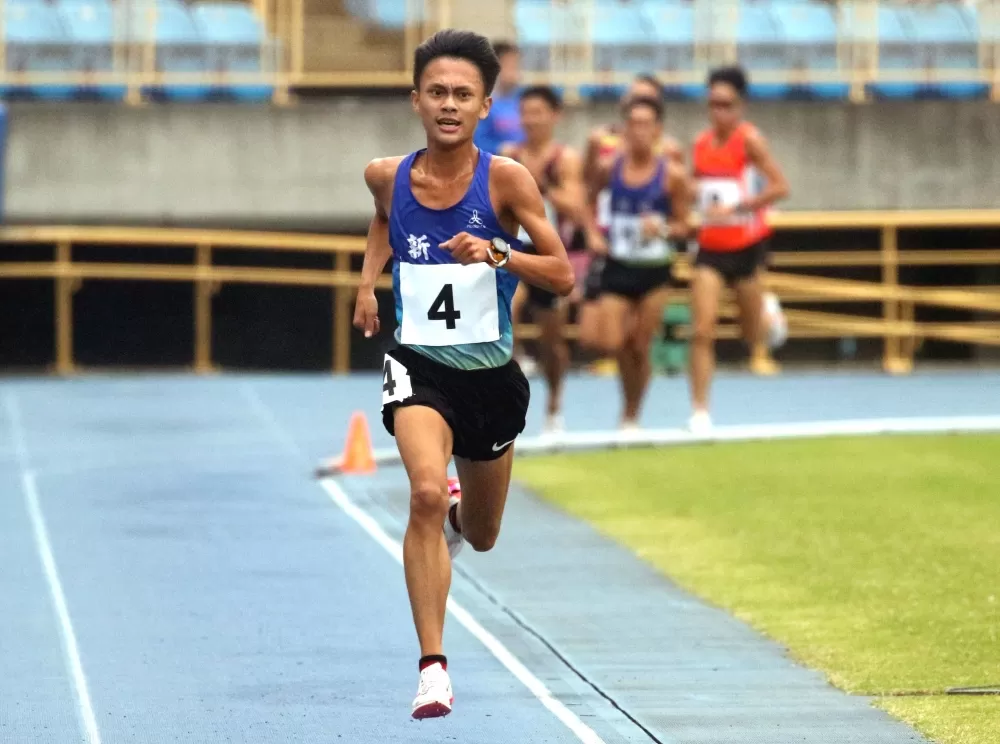 田睿祥(前)躍居高一5000公尺首傑。林嘉欣/攝影。
