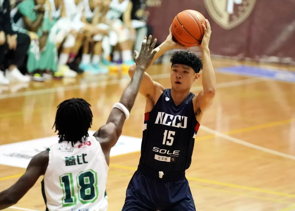 政治大學張鎮衙15分含4計外線。