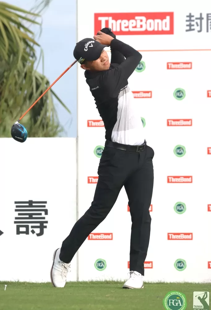 第一回合黃韋豪70桿(-2)站並列第三。