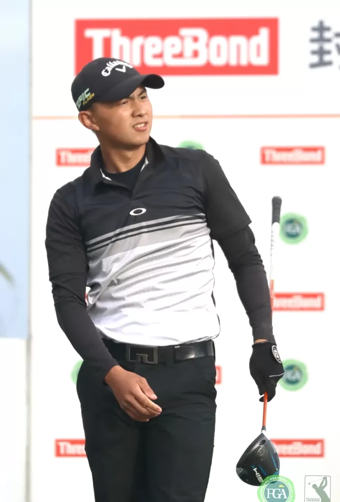 第一回合黃韋豪70桿(-2)站並列第三。