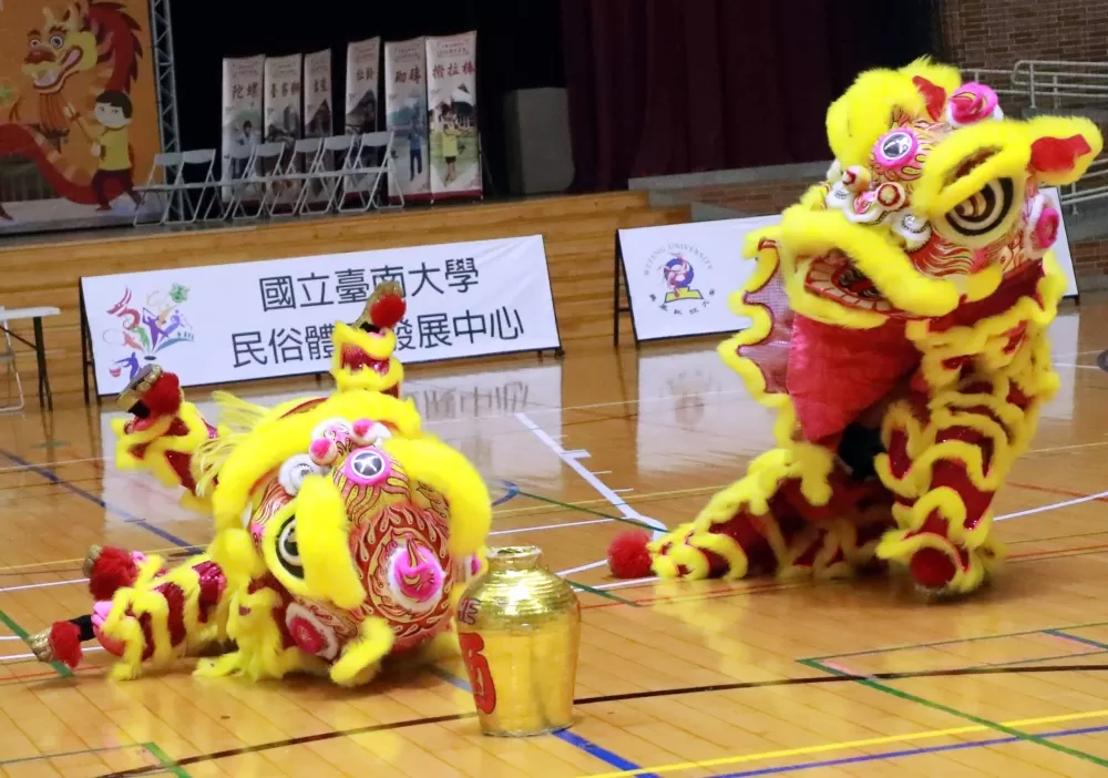 彰化達德商工的雙醉獅。