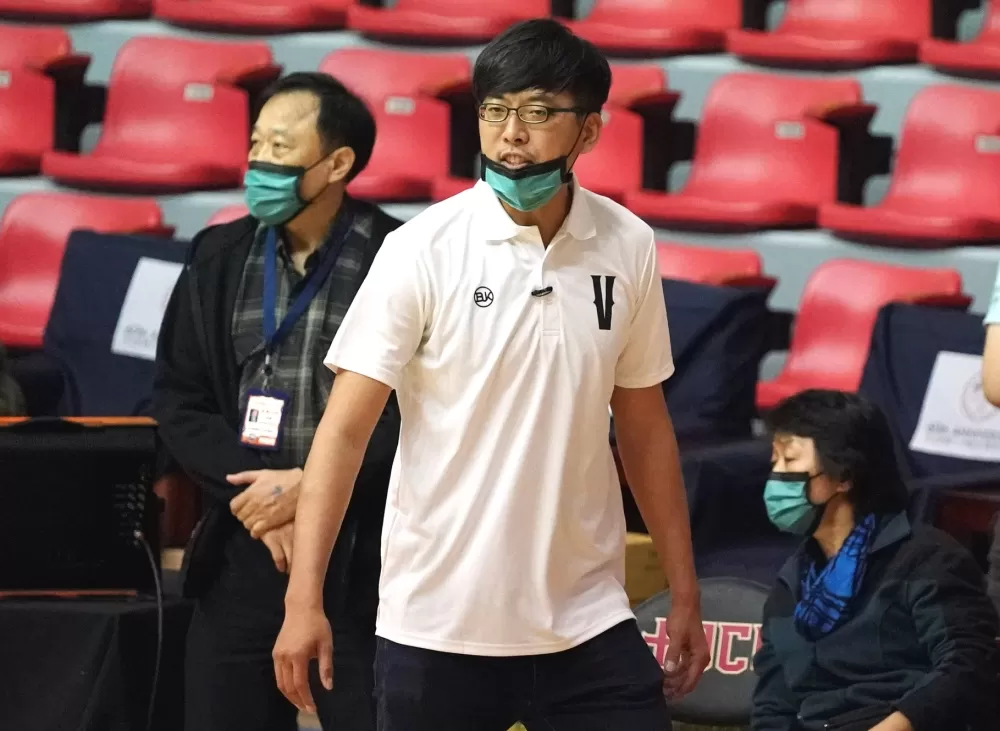 吳奉晟教練本役帶領萬能科大擊退自己母校，這階段扮演黑馬殺出4連勝。