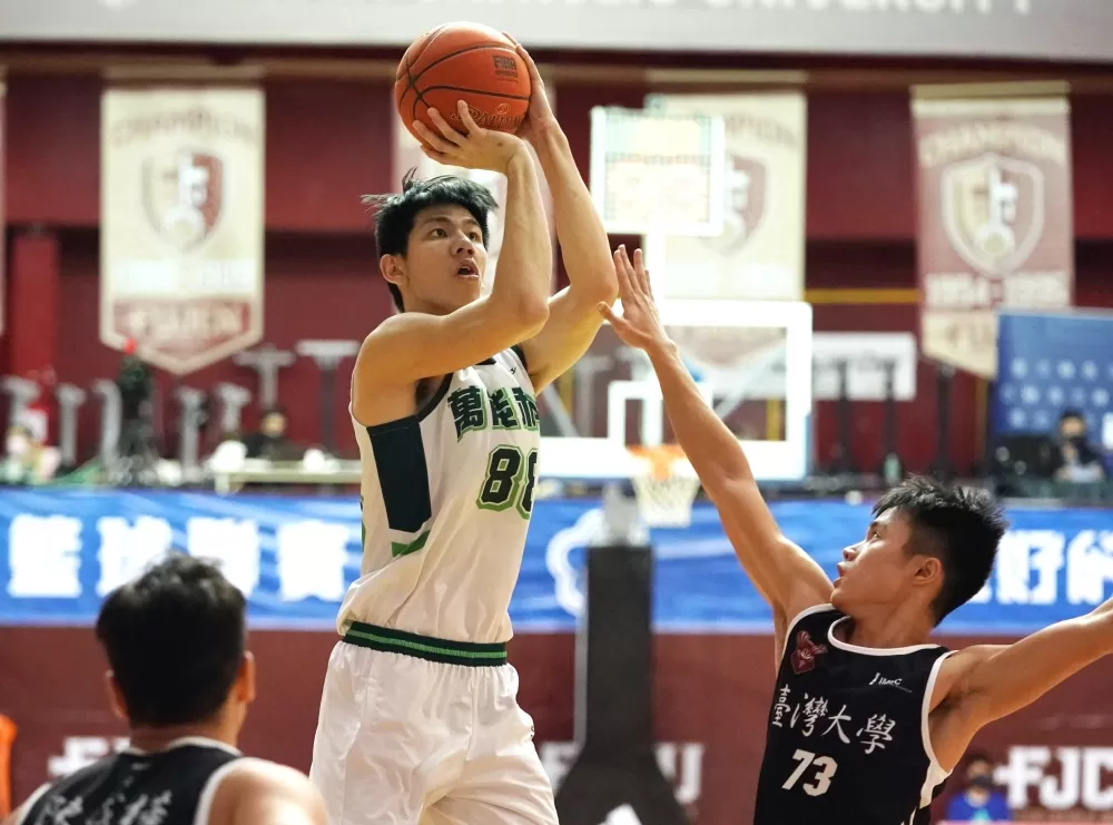 萬能科大葉子偉11分。