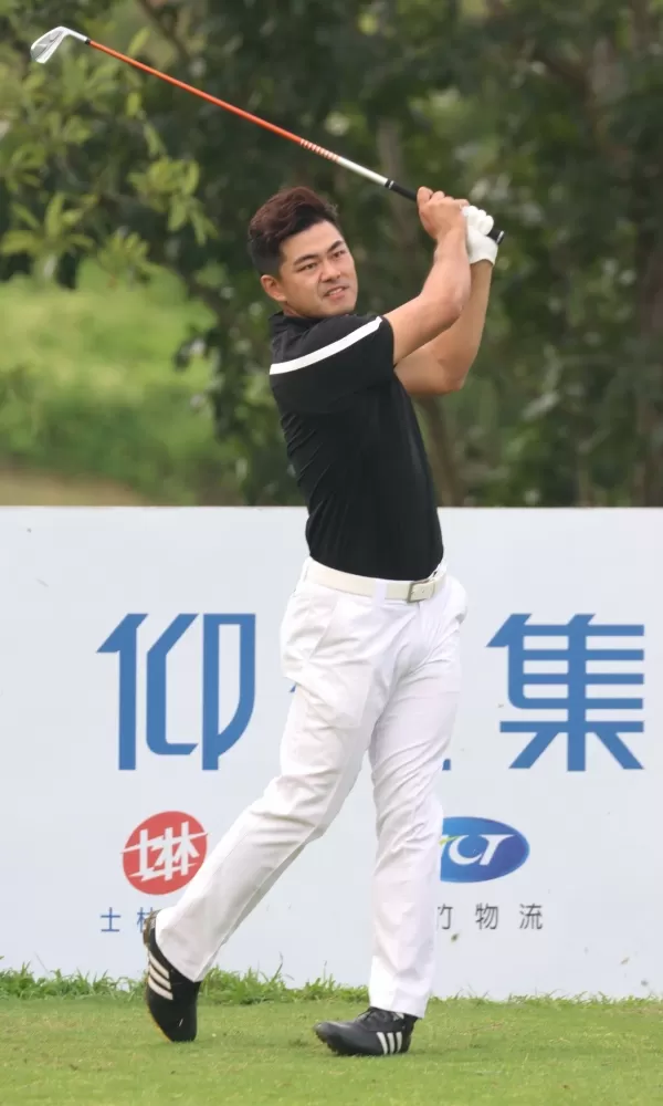 許立朋69桿(-3)暫並列第四。