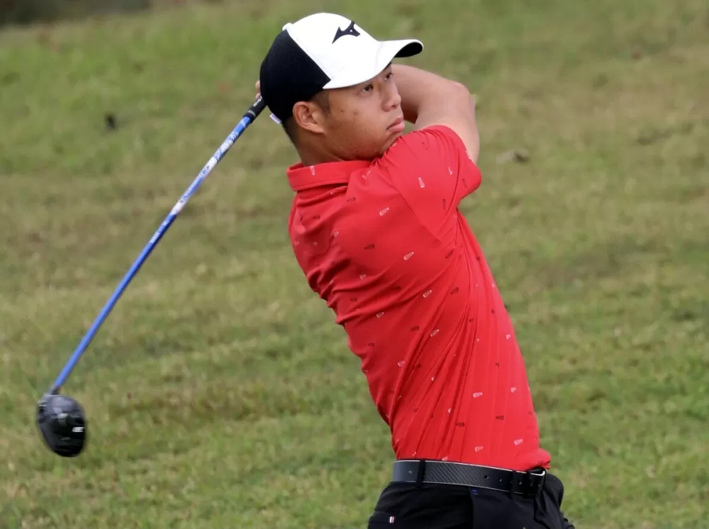 第一回合方胤人67桿(-5)暫列第一。鍾豐榮攝影。下同。