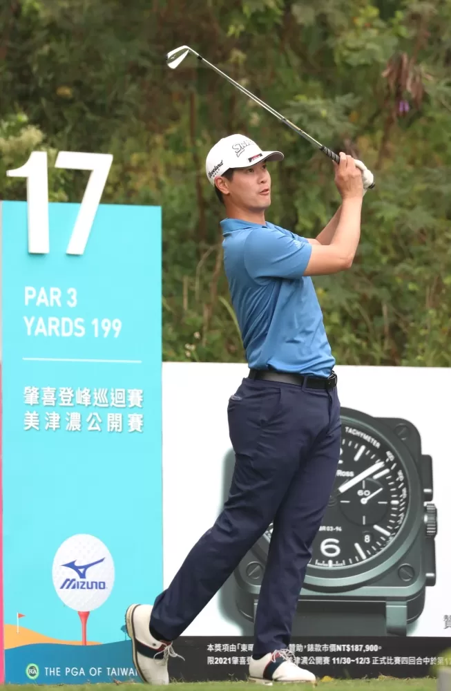 何勁宏68桿(-4)暫並列第二。