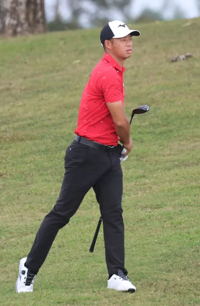 第一回合方胤人67桿(-5)暫列第一。