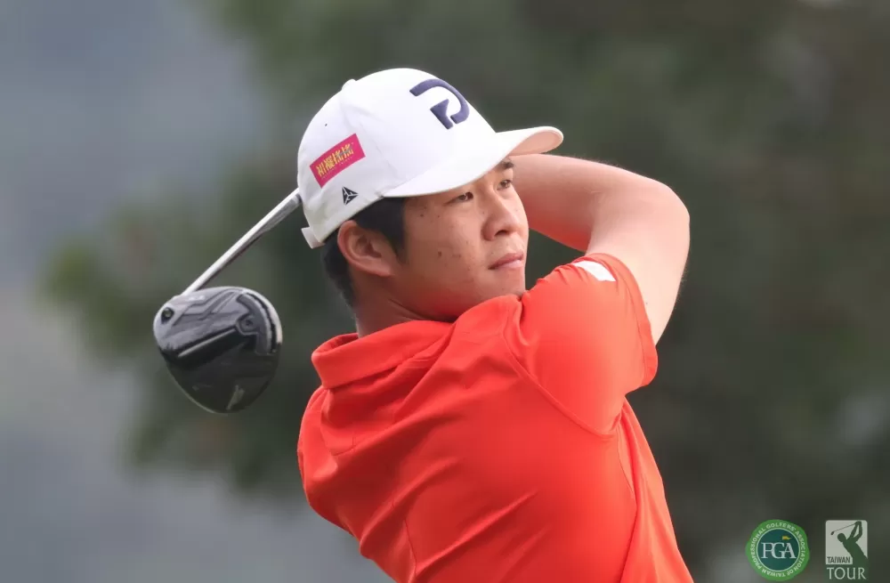 第二回合業餘選手洪昭鑫以(-6)暫並列第四。