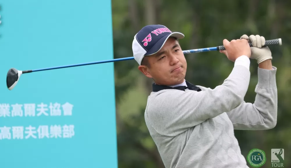 第二回合劉又睿擊出64桿以(-9)衝到並列第一。鍾豐榮攝影。下同。