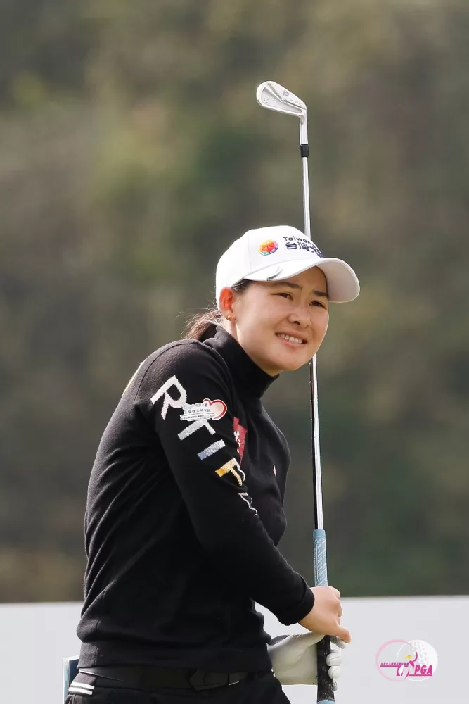 李旻以兩回合總桿147桿(+3),暫並列領先。