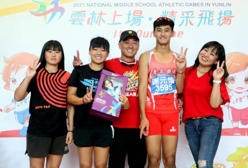 謝元愷（右二）全家都愛運動。資料照片　林嘉欣／攝影。