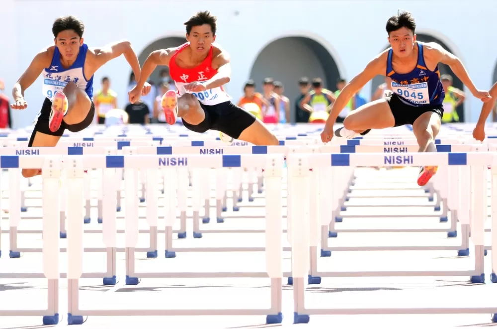 亞青少男110公尺跨欄決賽。林嘉欣／攝影。