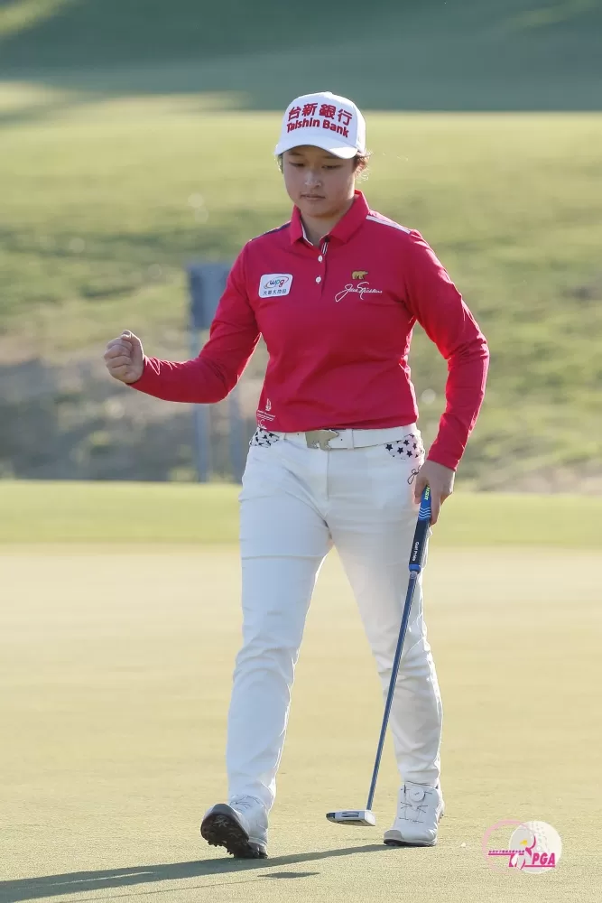 吳佳晏第18洞抓鳥成功,最終以三回合總桿高於標準桿6桿的222桿獲得第二名。