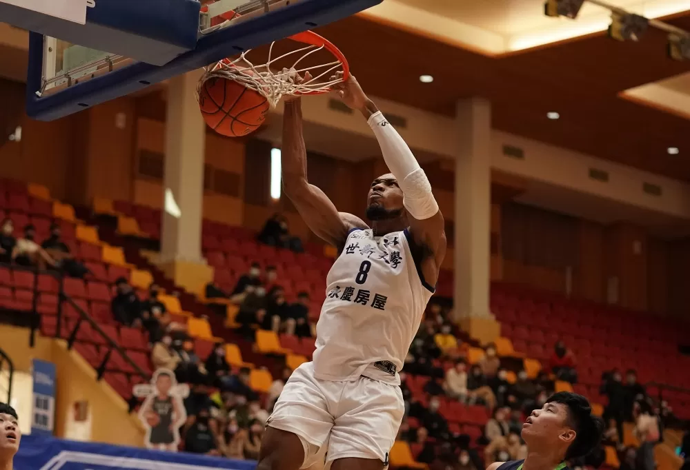 世新大學伊波卡灌籃。