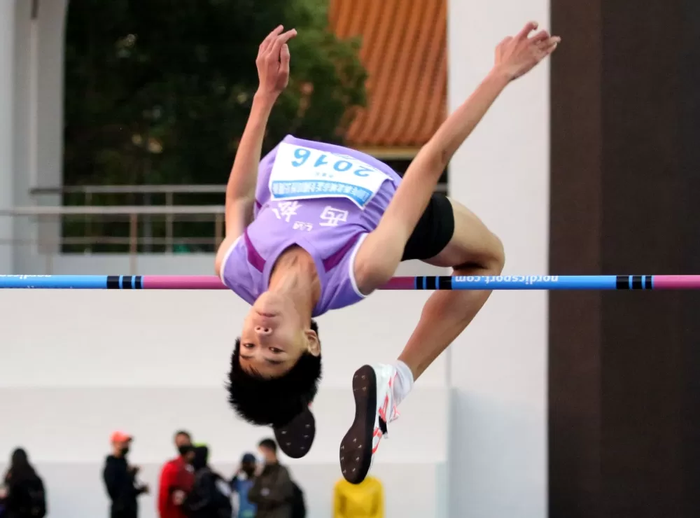 西松國小黃凱倫跳高1.60破大會。林嘉欣/攝影。