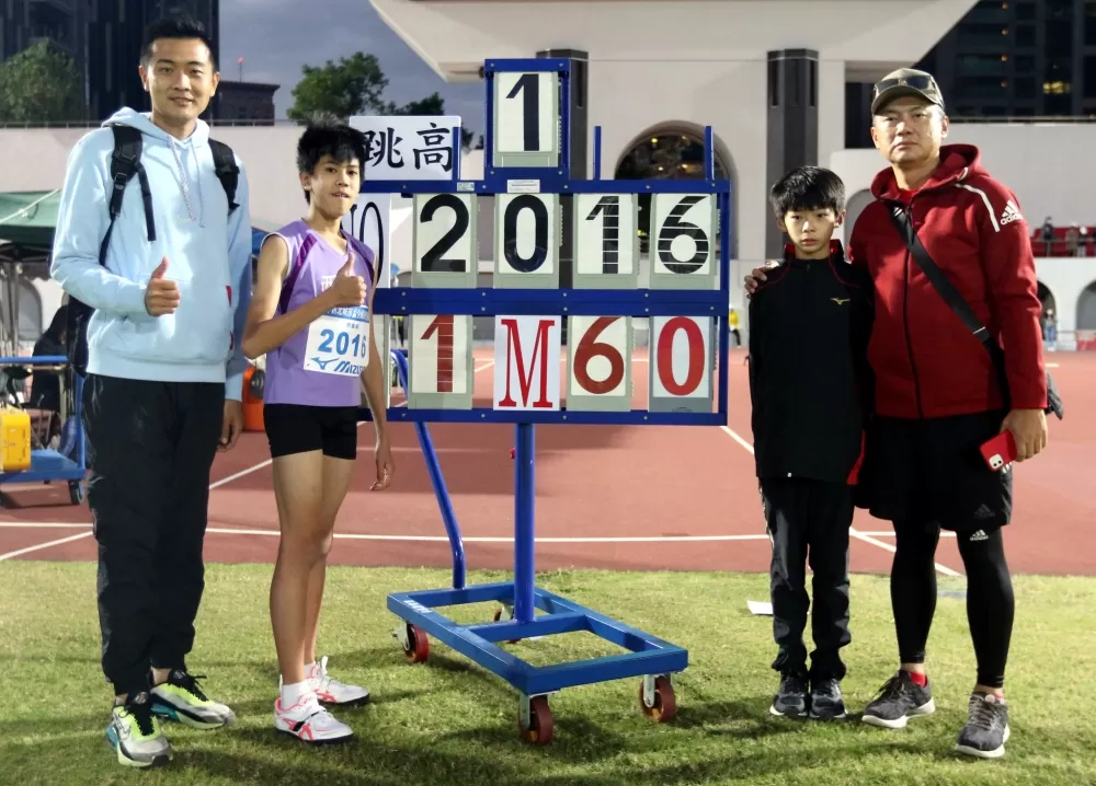 西松國小黃凱倫跳高1.60破大會。林嘉欣/攝影。