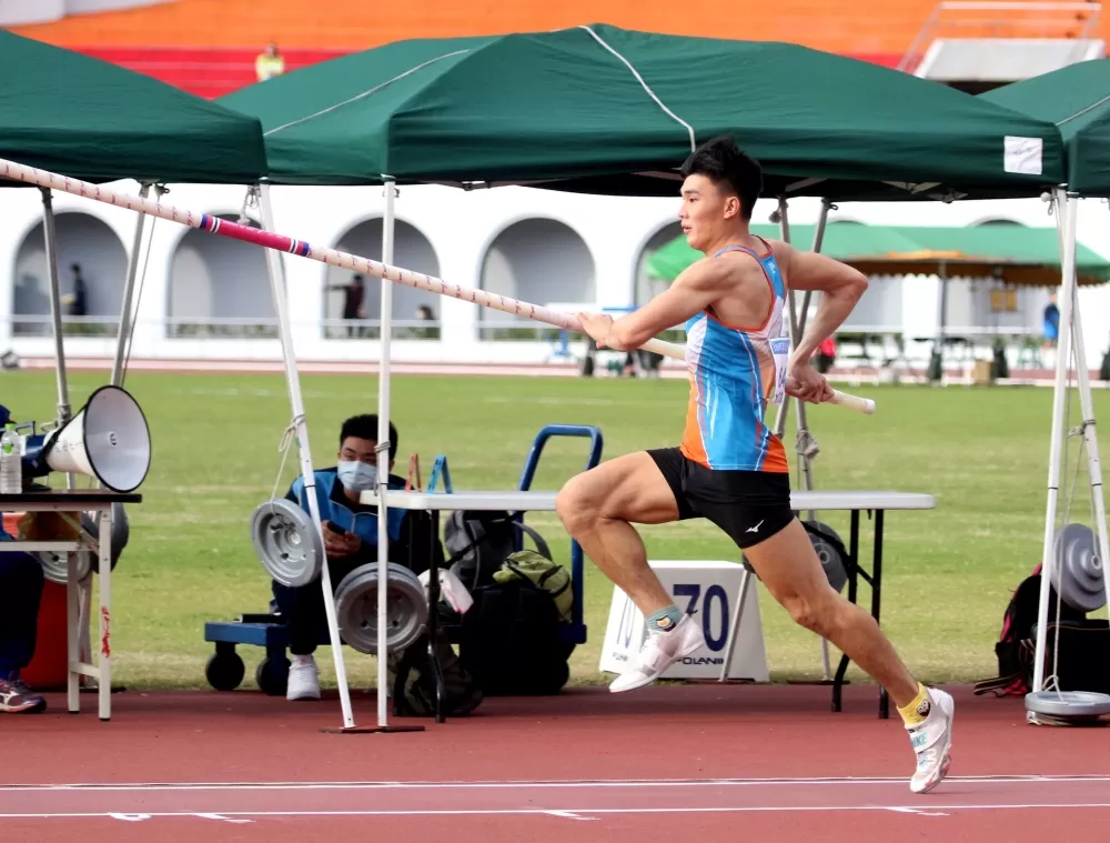 林琮憲以5公尺25再破U20全國紀錄。林嘉欣/攝影。