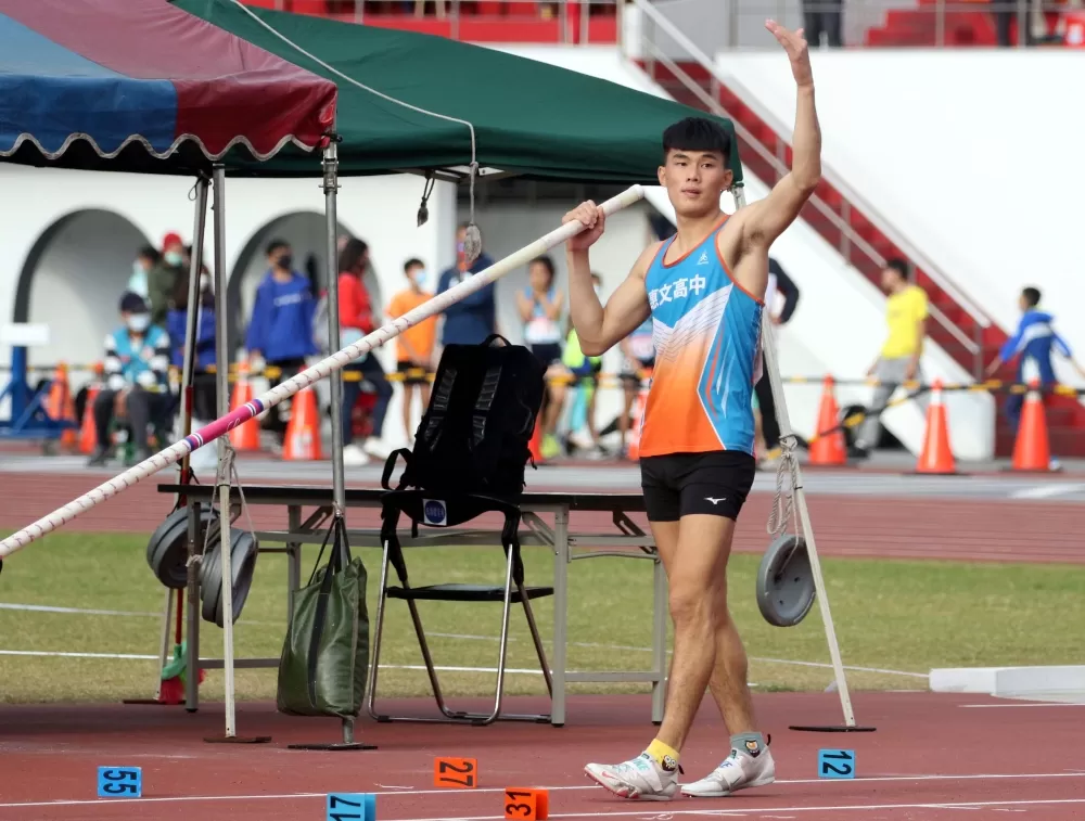 林琮憲示意大家為他打拍子。林嘉欣/攝影。