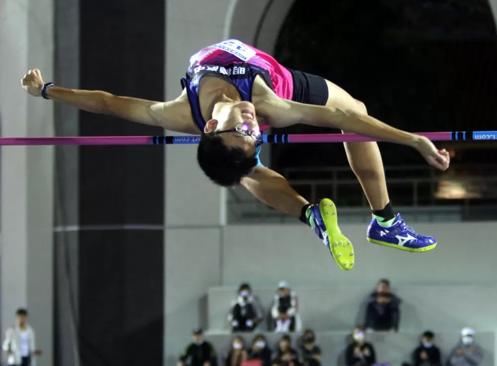 新北市明德高中黃琨捷1.86奪銀。林嘉欣／攝影。