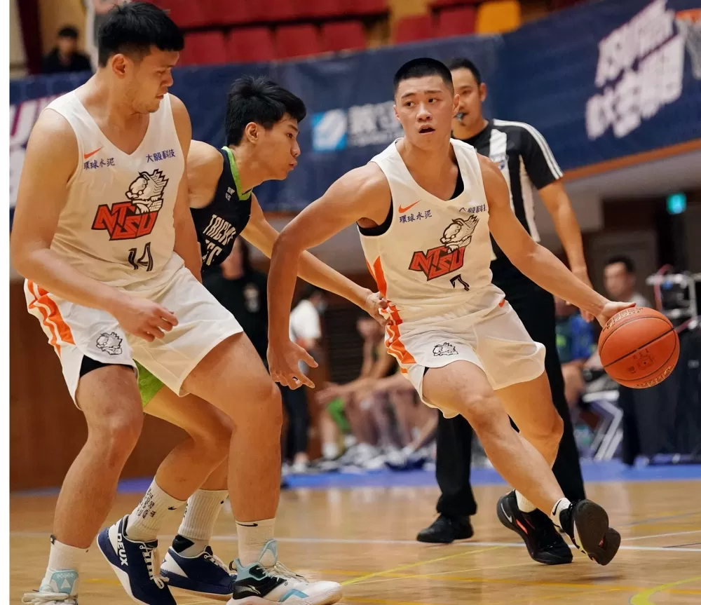 國立體大陳冠中19分6籃板6助攻。