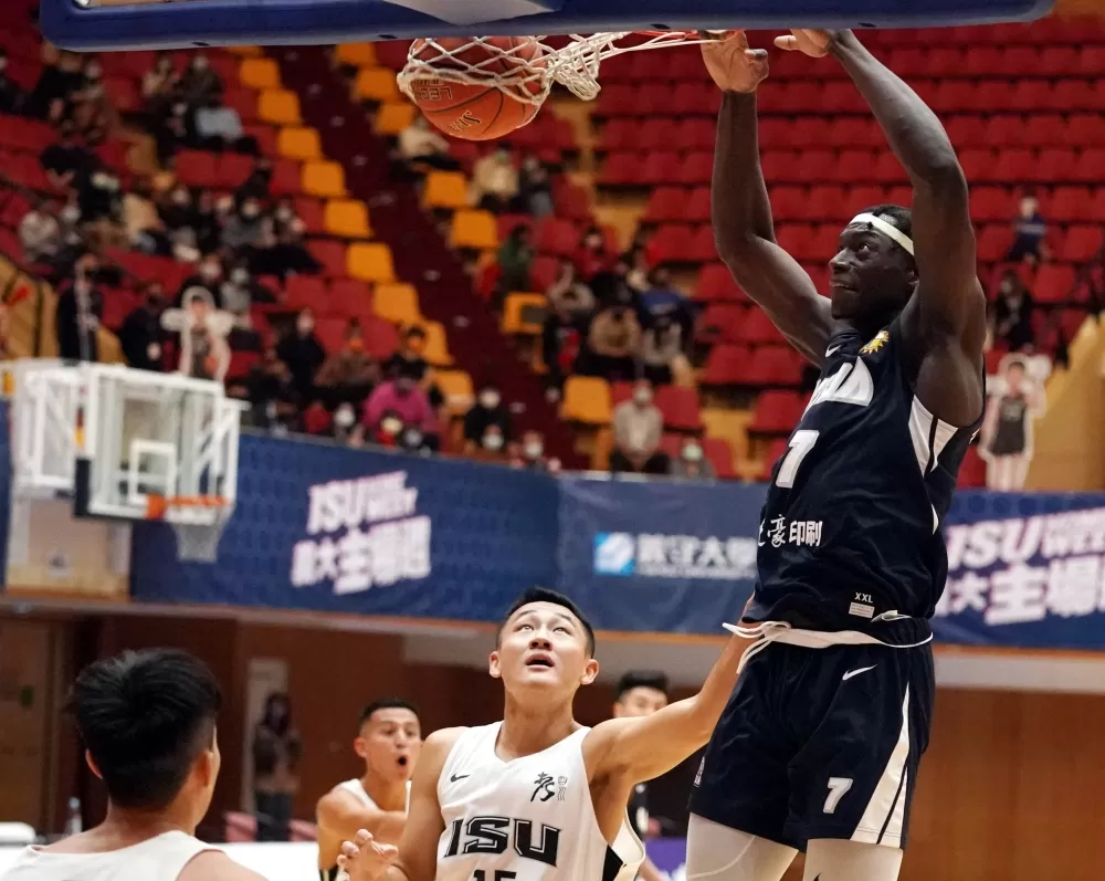 臺灣藝大阿拉薩21分19籃板。