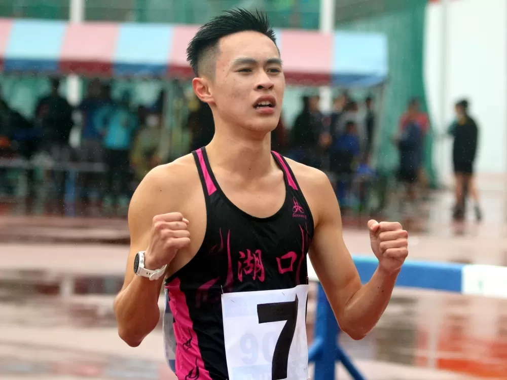 湖口高中葉享朋達標亞青少男2000公尺障礙賽,並打破U18全國紀錄。林嘉欣/攝影。