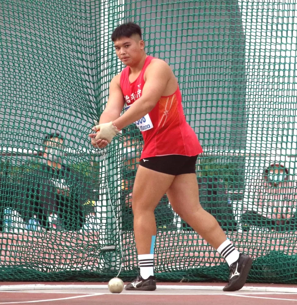 治平高中王世杰在男子鏈球達標亞青少。林嘉欣／攝影。
