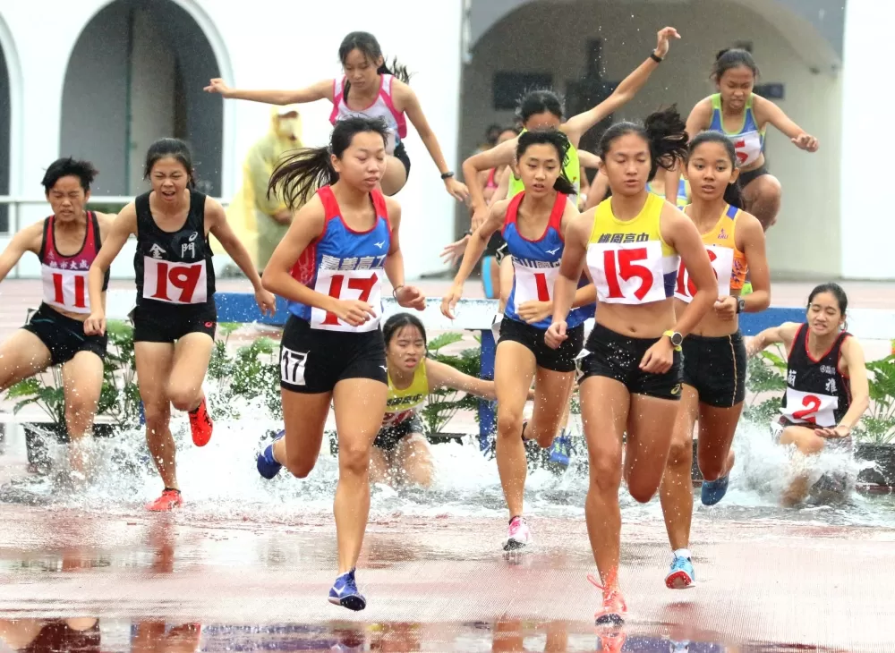 嘉義高工鄔心語（17號）7:16.53奪金達標亞青少。林嘉欣／攝影。