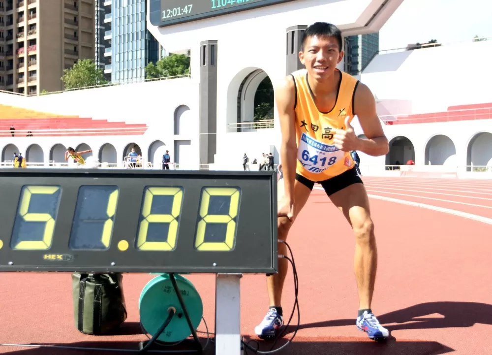 大甲高中林仲威400公尺跨欄破大會拿雙金。林嘉欣／攝影。