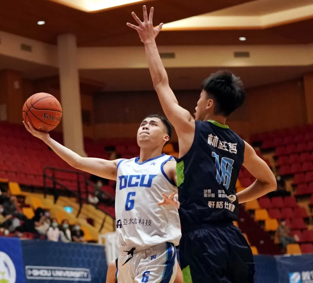 僑光科大鄭丞堯9分5籃板。