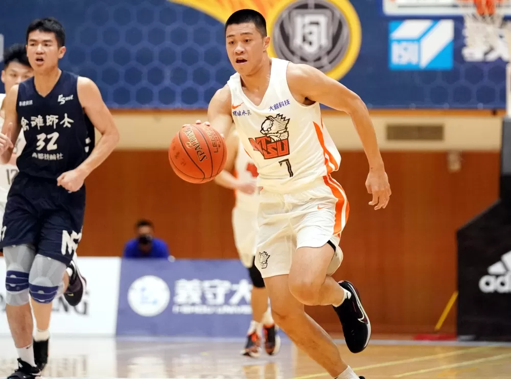 國立體大陳冠中13分。