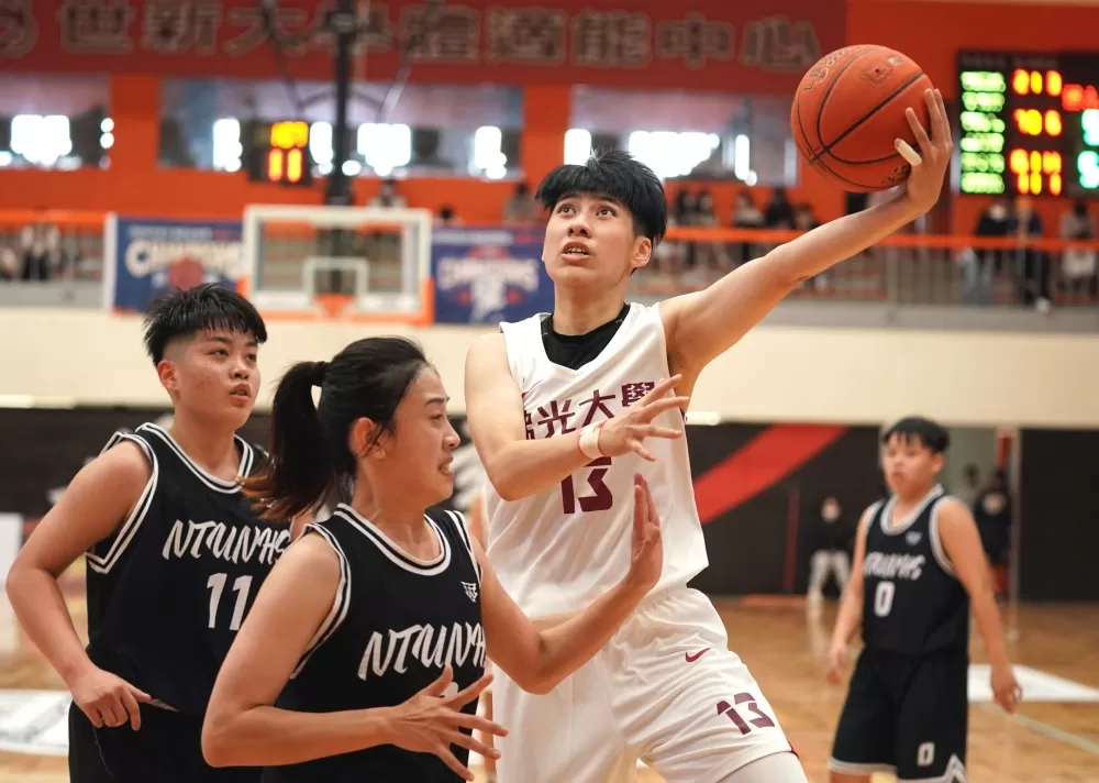 佛光大學王竫婷17分8籃板。大專體總提供。下同。