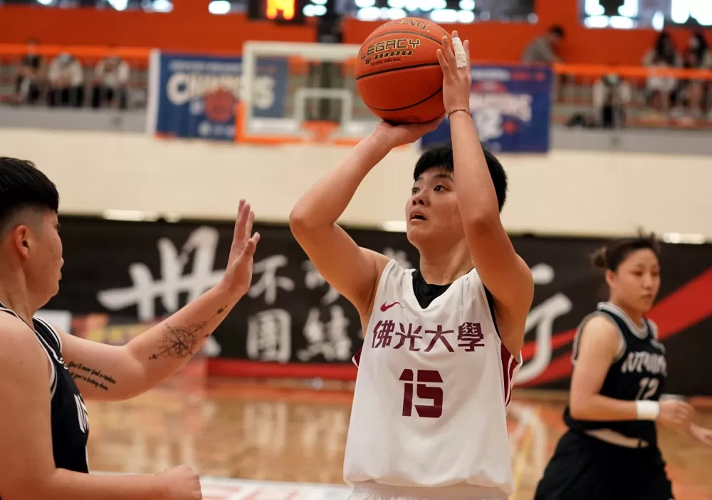 佛光大學陳丁綺15分9籃板。
